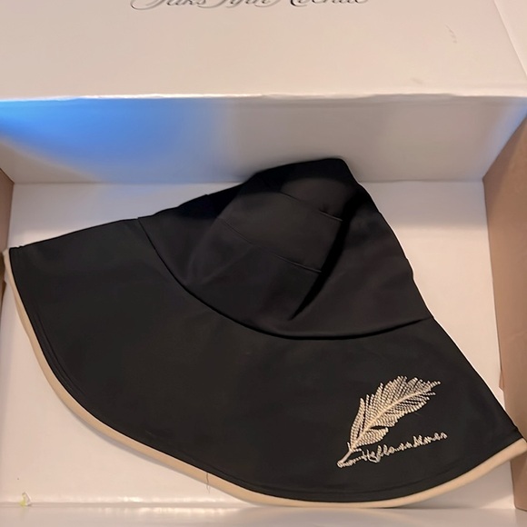 Flexible Hat Black w Beige trim & bow wide brim New No Tag - Picture 3 of 5